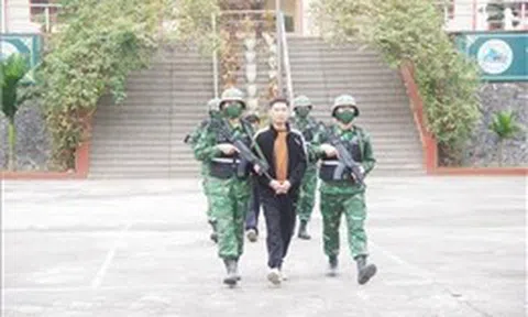 Bắt nhóm đối tượng vận chuyển trái phép 10 vạn nhân dân tệ qua biên giới