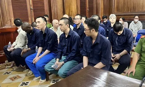 Chị em, vợ chồng tham gia rửa tiền, vận chuyển trái phép số tiền cực lớn xuyên quốc gia