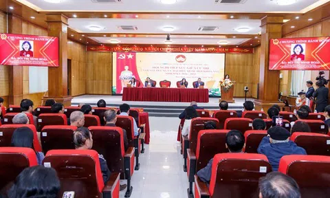 Chủ tịch Uỷ ban Trung ương MTTQ Việt Nam Bùi Thị Minh Hoài tiếp xúc cử tri tỉnh Phú Thọ