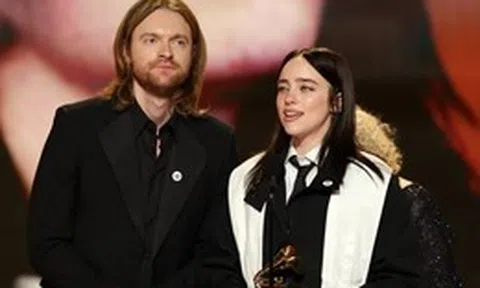 Grammy 2026: Ca khúc của năm gọi tên ‘Wildflower’