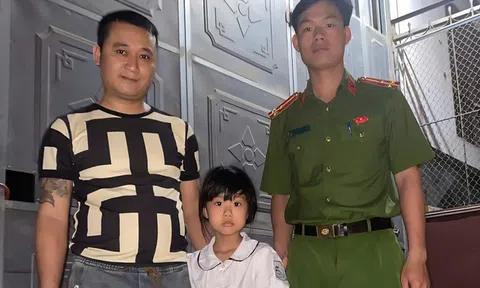 Công an Hà Nội kịp thời giúp cháu bé 6 tuổi đi lạc trở về với gia đình trong đêm