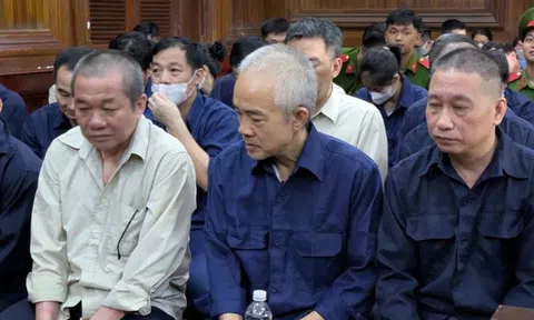 Lý do hoãn phiên xử vụ cấp khống 16.000 giấy phép lái xe