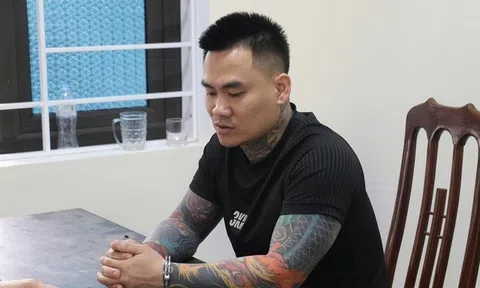 Bắt đối tượng cầm dao đi "bát phố" rồi xông vào quán cà phê chém người