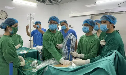 Hy hữu: Để thiết bị y tế trong bụng suốt 2 năm