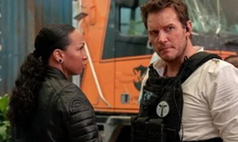 Câu chuyện điện ảnh: 'Mercy' soán ngôi phòng vé Bắc Mỹ