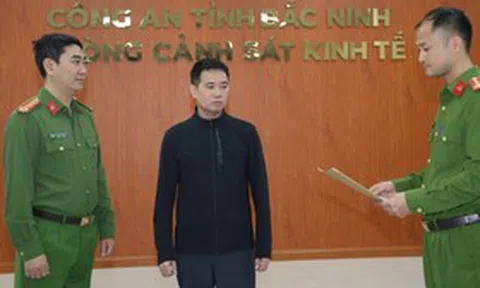 Khởi tố chủ cơ sở sản xuất 7.488 chai giấm ăn giả pha từ hóa chất bán ra thị trường