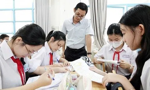 Siết dạy thêm, phụ huynh lo học ở trường không đủ