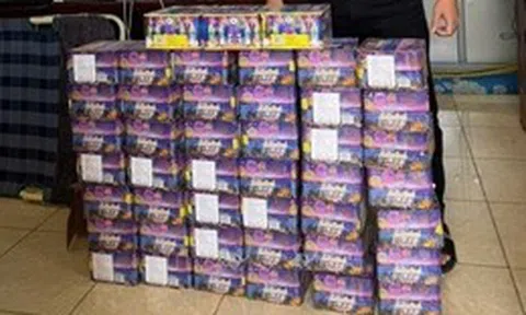 Khởi tố 12 đối tượng trong đường dây pháo lậu liên tỉnh