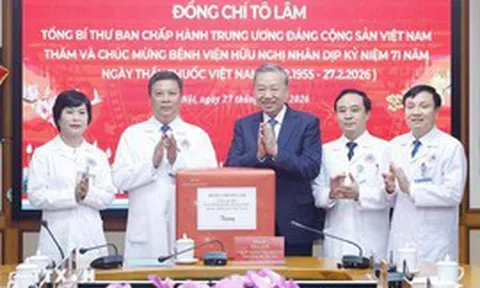 Tổng Bí thư: Mỗi thầy thuốc phải là điểm tựa của người bệnh trong những thời khắc khó khăn nhất