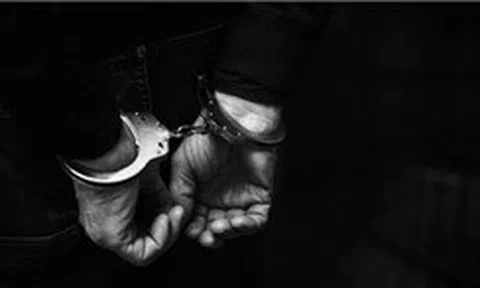 Bắt đối tượng vận chuyển gần 150 kg pháo trái phép qua biên giới