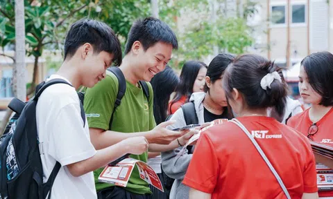 Sinh viên tìm cơ hội tại ngày hội việc làm logistics lớn nhất năm