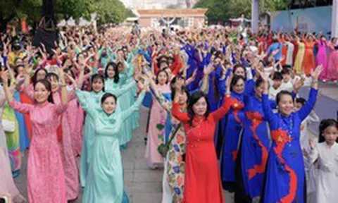 Hơn 58.000 phụ nữ đồng diễn áo dài tại TPHCM