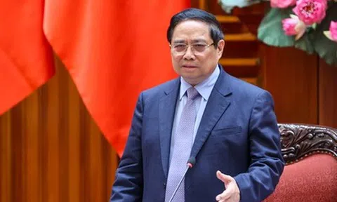 Thủ tướng: Dứt khoát không để thiếu xăng dầu cho sản xuất, kinh doanh, tiêu dùng