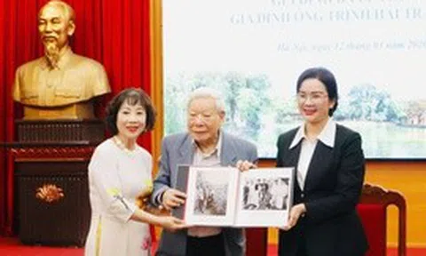 Khu Di tích Phủ Chủ tịch tiếp nhận tư liệu về Chủ tịch Hồ Chí Minh