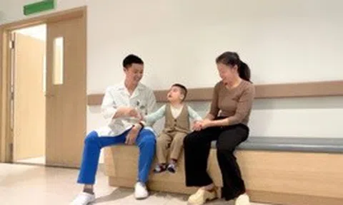 Kỳ tích hồi sinh bé 3 tuổi đuối nước: Khi còn một cơ hội, thầy thuốc vẫn nỗ lực đến cùng