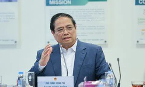 Thủ tướng làm việc tại Nhà máy Lọc hóa dầu Nghi Sơn và khảo sát địa điểm xây dựng kho dầu chiến lược