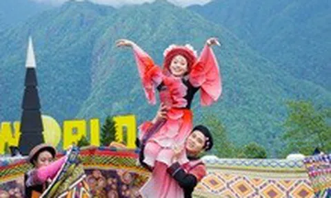 Đến Fansipan bay giữa ngàn hoa và phiêu cùng 'Chuyện tình Đỗ Quyên'