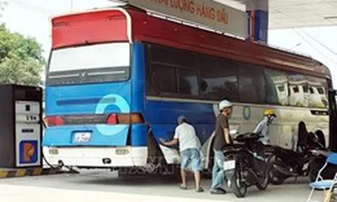 Ngăn chặn vận chuyển xăng dầu trái phép qua cửa khẩu Lao Bảo