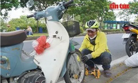 Người đàn ông U60 với 'tiệm sửa xe di động 0 đồng'