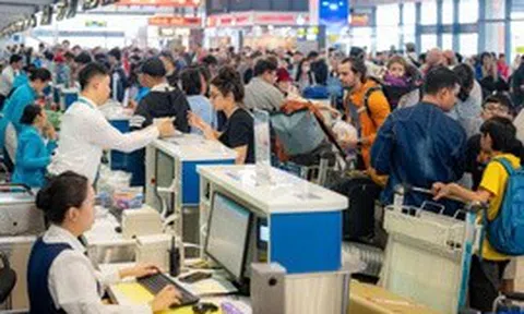 Yêu cầu đánh giá tác động 'tăng trần' giá vé và phụ thu nhiên liệu hàng không