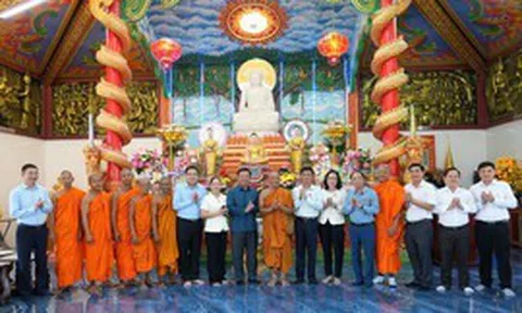 Chủ tịch Hội đồng Dân tộc Quốc hội thăm, chúc mừng đồng bào Khơ me nhân Tết Chôl Chnăm Thmây