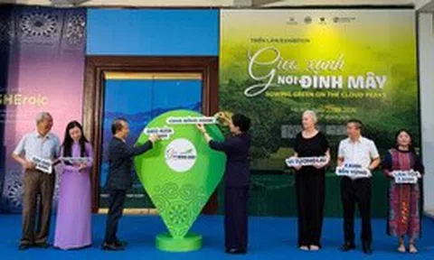 Triển lãm 'Gieo xanh nơi đỉnh mây'-Tôn vinh vai trò phụ nữ trong phát triển bền vững