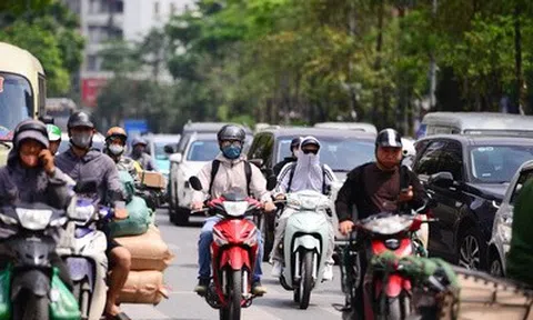 Nắng nóng gay gắt từ đầu tuần, bao trùm từ miền Bắc đến miền Nam, nhiệt độ lên tới 39°C