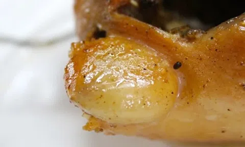2 bộ phận của gà ẩn chứa "ổ độc tố", nhất cái số 1 nhiều người lầm tưởng bổ