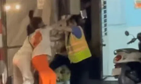 Vượt rào chắn bị nhắc nhở, người phụ nữ hành hung 2 nhân viên đường sắt