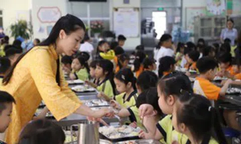 Công khai đơn vị cung cấp suất ăn cho trường học để xã hội giám sát