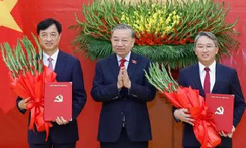 Trao quyết định bổ nhiệm Trưởng ban Tổ chức Trung ương và Chánh Văn phòng Trung ương Đảng