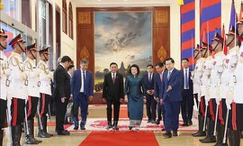 Lễ đón trọng thể Ủy viên Bộ Chính trị, Thường trực Ban Bí thư Trần Cẩm Tú thăm chính thức Vương quốc Campuchia