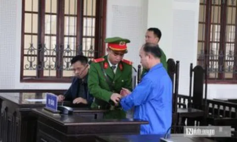 Sự cô độc của ông bố 7 con ngày hầu toà và độc chiêu giấu ma túy trong nội y