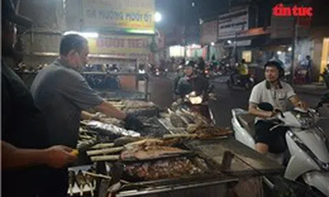 TP Hồ Chí Minh: Phố cá lóc thâu đêm đỏ lửa phục vụ ngày vía Thần Tài