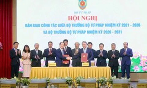 Bàn giao công tác Bộ trưởng Bộ Tư pháp
