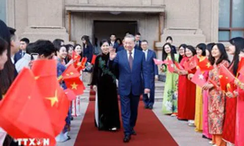 Tổng Bí thư, Chủ tịch nước Tô Lâm gặp gỡ cộng đồng người Việt Nam tại Trung Quốc