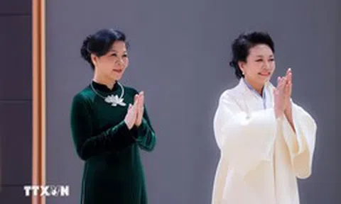 Phu nhân Ngô Phương Ly gặp gỡ, trao đổi với Phu nhân Tổng Bí thư, Chủ tịch nước Trung Quốc Tập Cận Bình - Giáo sư Bành Lệ Viên