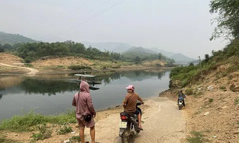 8 năm không có cầu và sự nhọc nhằn của nghìn nhân khẩu bên dòng sông Mã.