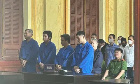 "Giải cứu" nhiều người nghiện ma túy, nhóm cán bộ lĩnh án