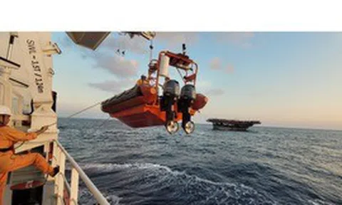 Cứu kịp thời ngư dân bị đột quỵ ở vùng biển Đặc khu Hoàng Sa