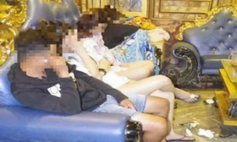 Tổ chức "bay lắc" tại quán karaoke, cựu Phó chủ tịch phường cùng nhân viên bị bắt quả tang