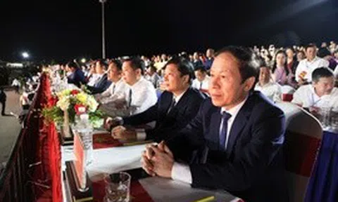 Phó Thủ tướng Chính phủ Lê Tiến Châu dự Chương trình "Bản hùng ca trên sông"