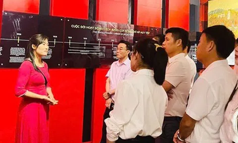 Xúc động trước những hiện vật gắn với cuộc đời cố Tổng Bí thư Hà Huy Tập