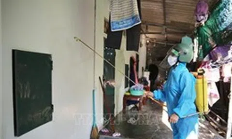 Khoanh vùng, dập tắt ổ dịch sốt xuất huyết tại phường Vũng Áng, Hà Tĩnh