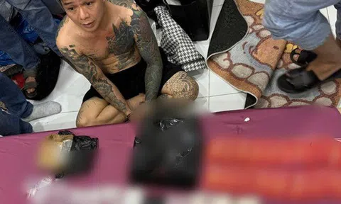 Đột kích chung cư lúc đêm muộn, bóc gỡ đường dây ma túy liên tỉnh