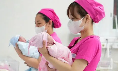 Thưởng tiền cho người sinh đủ hai con