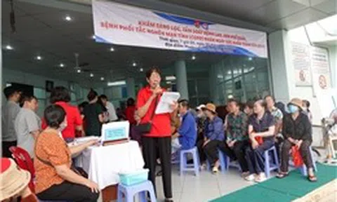 TP Hồ Chí Minh: Người dân phấn khởi khi bác sĩ tuyến trên về khám sức khỏe miễn phí