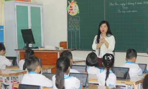 “Lớp học thông minh” gây tranh cãi vì chi phí thiết bị hàng triệu đồng cho học sinh tiểu học