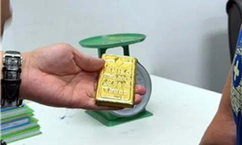 Bắt quả tang đối tượng vận chuyển gần 1 kg vàng qua biên giới