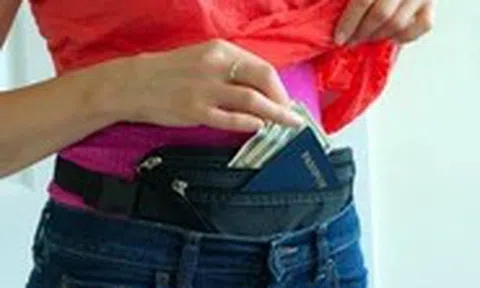 Mất hộ chiếu, có khi mắc kẹt cả tháng ở nước ngoài